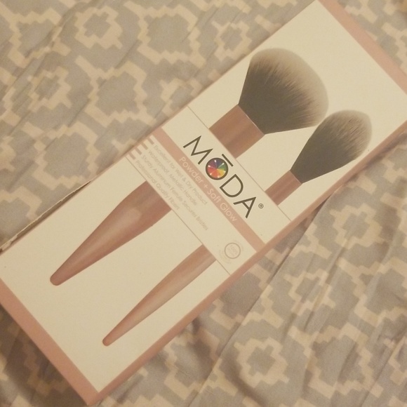 Face Pallette and brush bundle - Picture 4 of 6